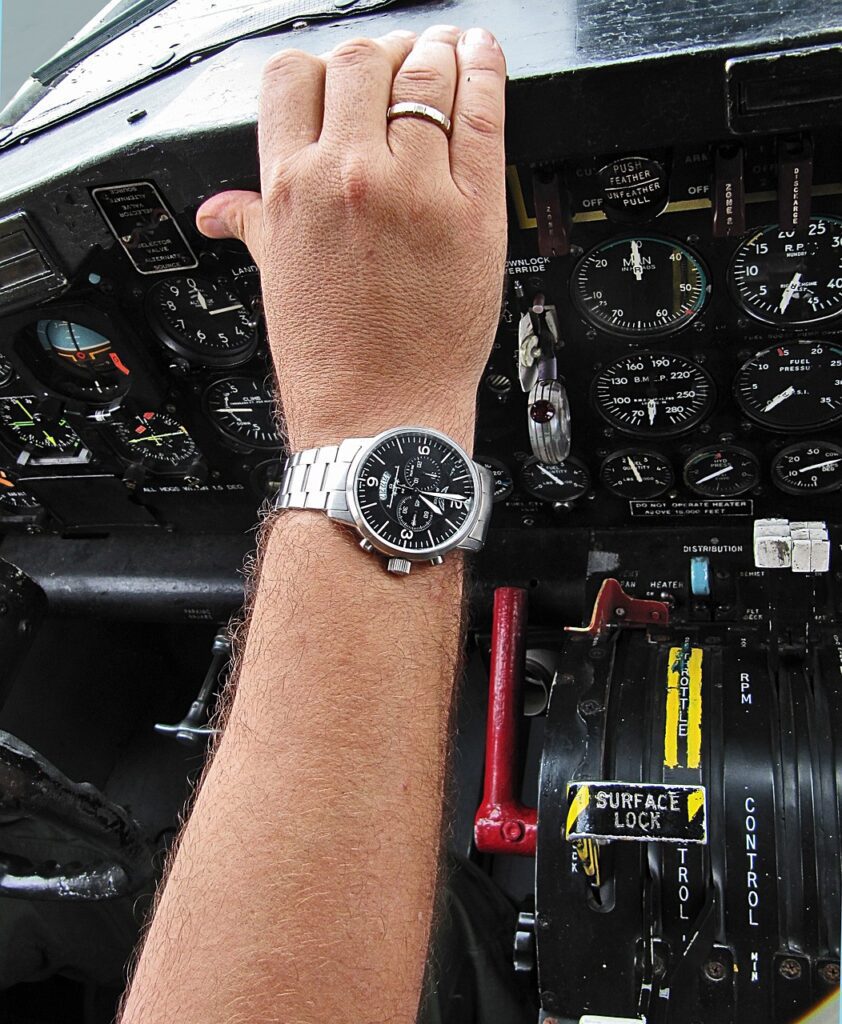 watch, airplane, aviator-1687095.jpg